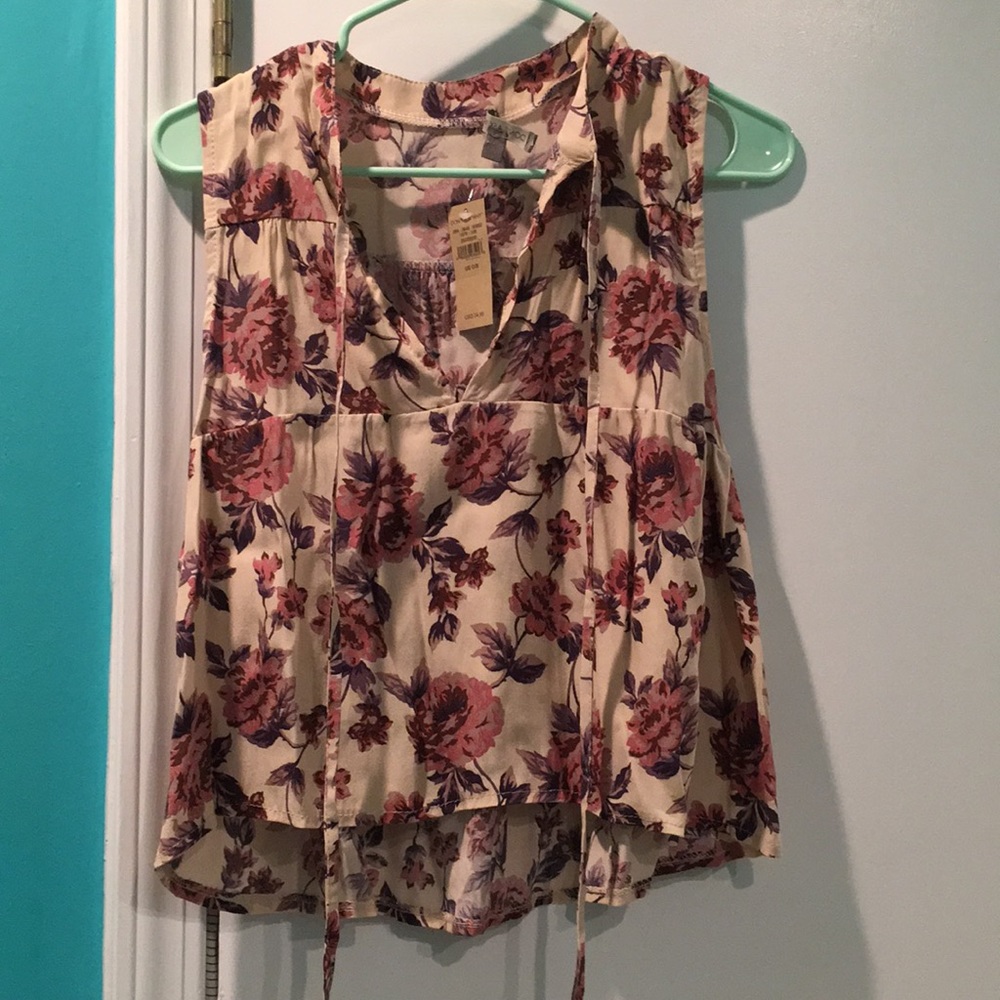 🌺🌸NWT AEO Don't Ask Why Floral Blouse